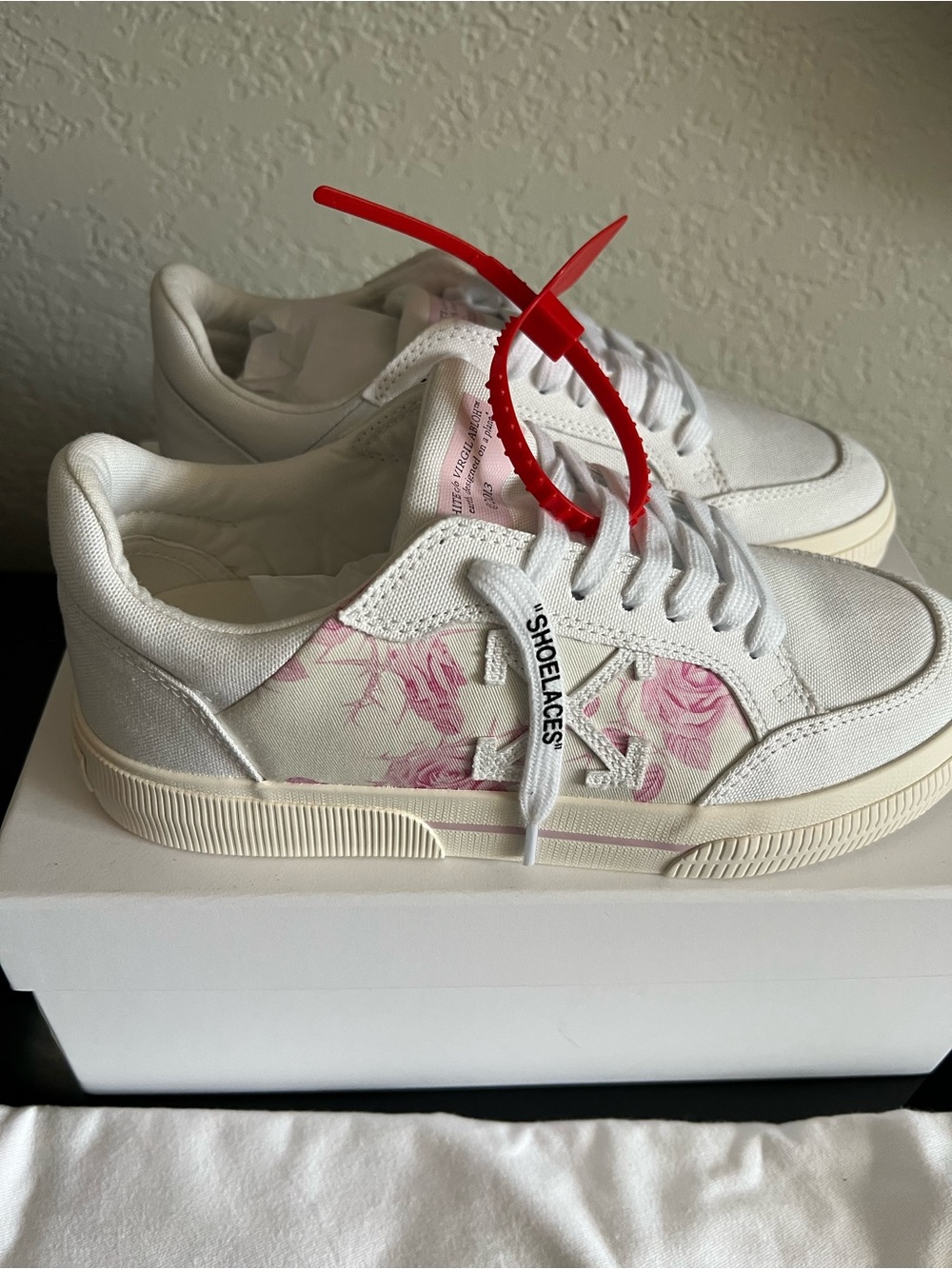 Off-White Women’s Off-White New Low Vulcanized Animation "White Pink Floral" - Picture 2 of 6